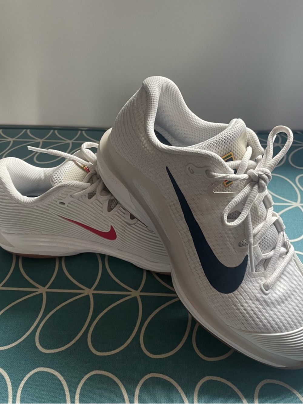Nike Vapor White Tennis sneakers with Navy and Red Swooshes. Like New!